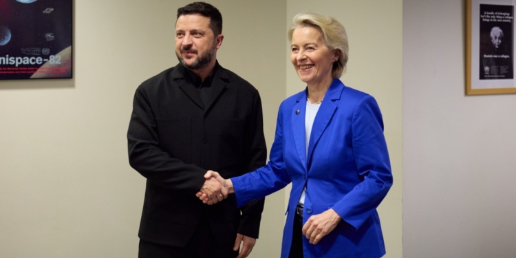 Володимир Зеленський та Урсула фон дер Ляєн обговорили фінансову стійкість України цього й наступного року і додаткові санкції проти Росії