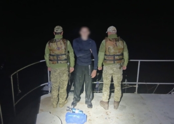 Житель Миколаївщини, екіпірувавшись акваскутером, вирішив переплисти Дністер – його затримали прикордонники (ВІДЕО)