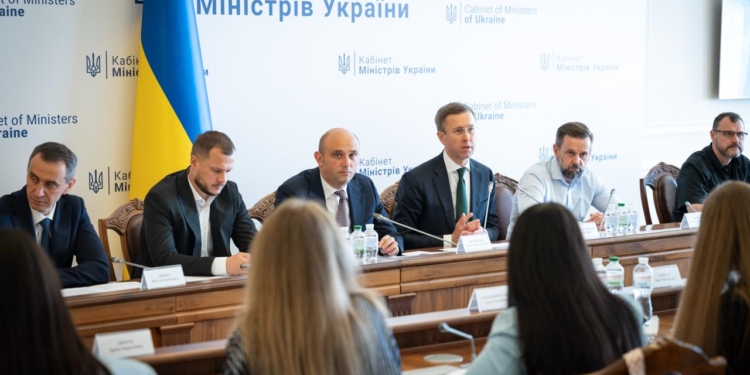 Зібралися разом український уряд і бізнес – думали, як жити далі. Що вирішили (ФОТО)