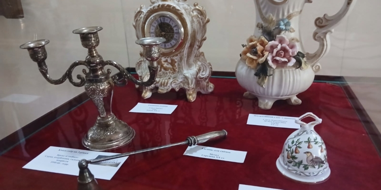 «Сяйнистий подарунок для історичних міських інтер’єрів» – у Миколаєві до Дня міста відкрилася цікава виставка (ФОТО)