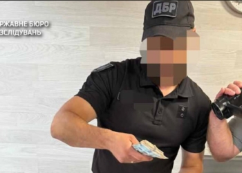 ДБР затримало працівника СБУ, який конвертував своє службове становище – продавав інформацію