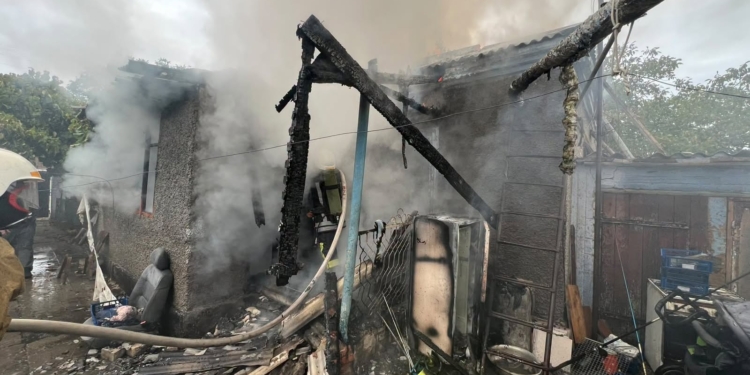 З чотирьох пожеж на Миколаївщині за добу одна спалахнула через російські атаки (ФОТО)