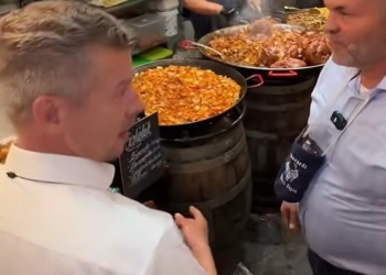 Прем’єра Угорщини Петера Мадяра облили вином на святі винограду (ВІДЕО)