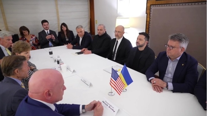 Зеленський у США – вже зустрівся з сенаторами та Макроном (ВІДЕО)