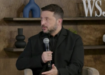 “Дрон залітає у вікно і чекає, а коли приходять люди, атакує. Такими технологіями ділиться Китай з РФ”, – Зеленський (ВІДЕО)
