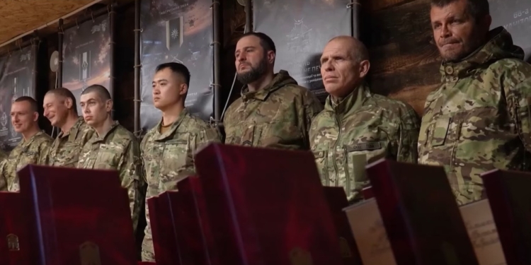 Зеленський з Хмарою і Драпатим сьогодні на фронті, у виконавців операції “Вівальді” (ВІДЕО)
