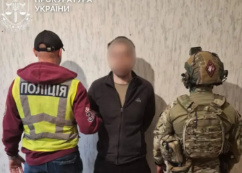 Здійснив не менше 23 пострілів – у Києві військовому оголосили підозру за замах на директора медцентру