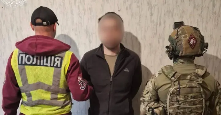 Здійснив не менше 23 пострілів – у Києві військовому оголосили підозру за замах на директора медцентру