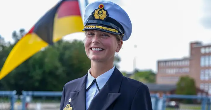 Бойовий корабель ВМС Німеччини вперше очолила жінка