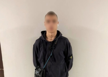 Через словесний конфлікт у Миколаєві 18-річний завдав кілька ударів ножем чоловіку з ментальними порушеннями (ФОТО)