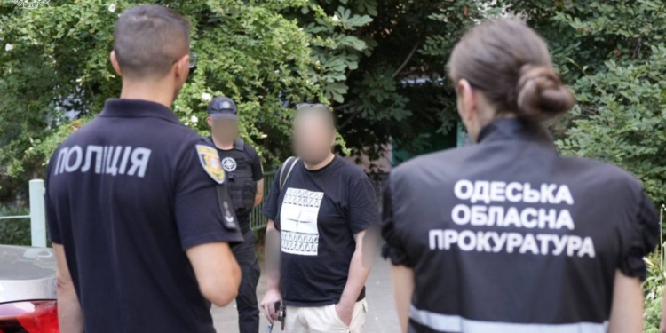 В Одесі чоловік розбещував та залучав до створення порно дівчат 10-11 років – відомо про 7 таких (ФОТО)