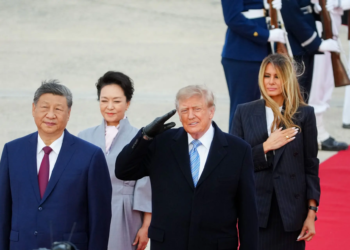 Довгоочікуваний візит – Трамп особисто зустрів Сі на військовому аеродромі (ФОТО, ВІДЕО)