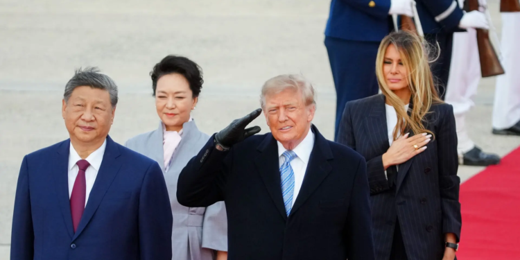 Довгоочікуваний візит – Трамп особисто зустрів Сі на військовому аеродромі (ФОТО, ВІДЕО)