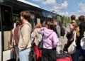 До Миколаєва та з Миколаєва: після російської дронової атаки на поїзд понад 650 пасажирів доставили автобусами (ФОТО)