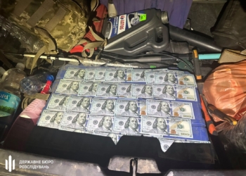 До 8 тисяч доларів за уникнення мобілізації: ДБР викрило військовослужбовця на Миколаївщині (ФОТО)