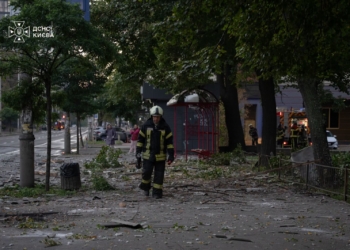 Ворожі удари пошкодили депо станції «Київ-Пасажирський», дата- та бізнес-центри, на Одещині – ліцей, гуртожиток та 2 іноземні судна (ФОТО)