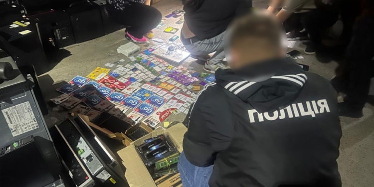 У Луцьку кол-центр “збирав” на криптовалюту – шахраї мали близько $500 тис щомісяця (ФОТО, ВІДЕО)