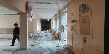 Росіяни скинули КАБи на школу в Сумах – 2 вбитих, поранені учні (ФОТО)