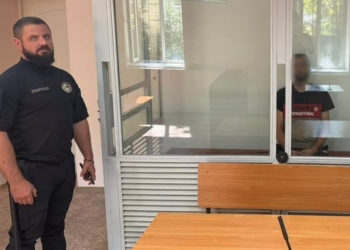 У Миколаєві чоловік вдарив в обличчя 38-річну знайому та відібрав телефон