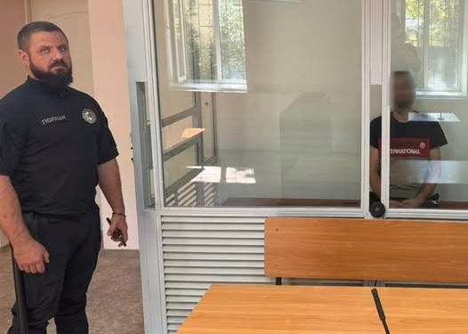 У Миколаєві чоловік вдарив в обличчя 38-річну знайому та відібрав телефон