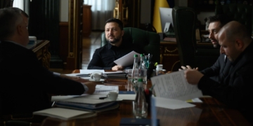 Зеленський провів нараду з переговорною групою перед зустріччю з представниками Трампа (ФОТО)