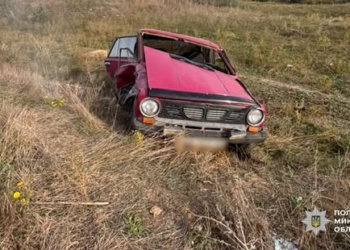 На Миколаївщині в ДТП загинув 46-річний водій, його ВАЗ-2103 перекинувся польовою дорогою (ФОТО)