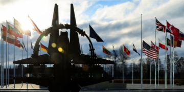 Сікорський оприлюднив дані розвідки про плани Путіна в Європі на “щось велике”