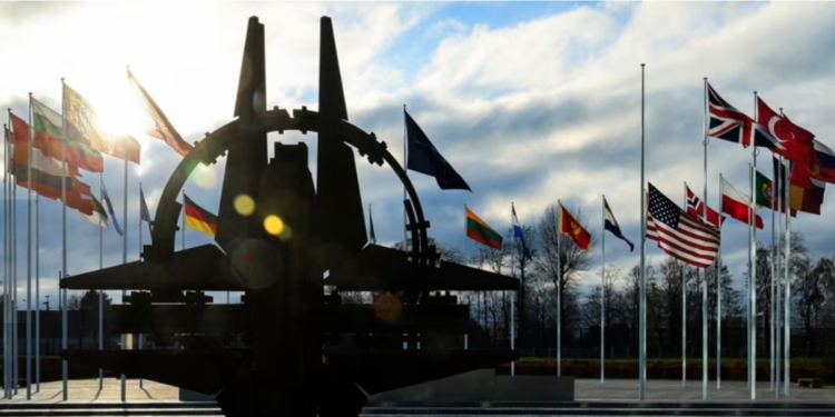 Сікорський оприлюднив дані розвідки про плани Путіна в Європі на “щось велике”
