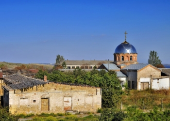 Росіяни атакували чоловічий монастир на Херсонщині – загинув 71-річний священик, ще 4 поранені