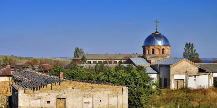 Росіяни атакували чоловічий монастир на Херсонщині – загинув 71-річний священик, ще 4 поранені