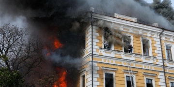 Та коли вже? Зеленський знову обіцяє відповідь на російські удари по цивільних українцях (ВІДЕО)
