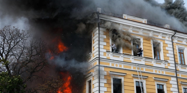Та коли вже? Зеленський знову обіцяє відповідь на російські удари по цивільних українцях (ВІДЕО)