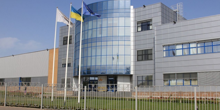 Російські загарбники атакували тютюнову фабрику в Прилуках (ВІДЕО)