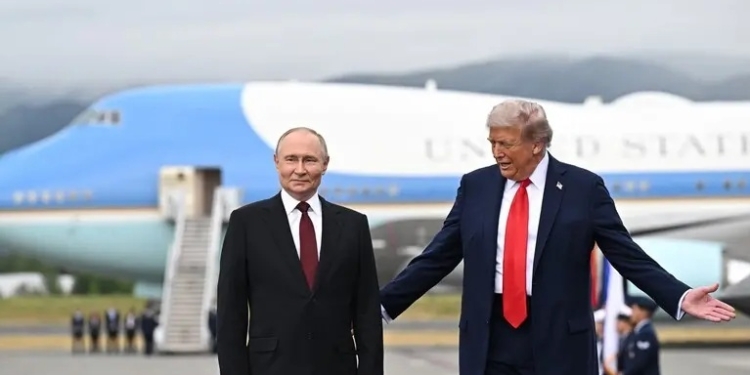 Ставлення Трампа до путіна зменшує шанси на серйозні переговори та мир в Україні – Болтон