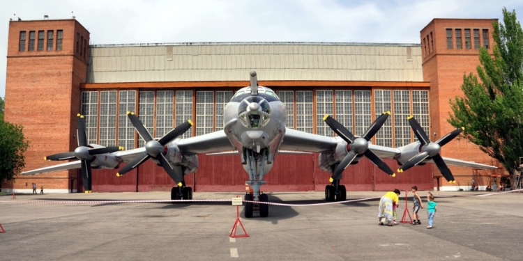 Вночі ракети атакували Таганрозький авіазавод (ВІДЕО)