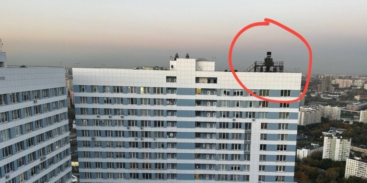 Москва та область під атакою дронів та малих повітряних куль, працює ППО (ВІДЕО)