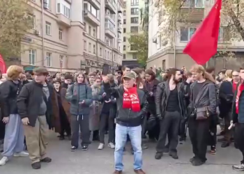 Комуністи у РФ займають протестну нішу – у Москві дозволений мітинг розігнали після заклику “Долой царя” (ВІДЕО)