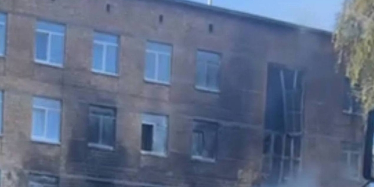 Росіяни вдарили по школі у Києві (ВІДЕО)