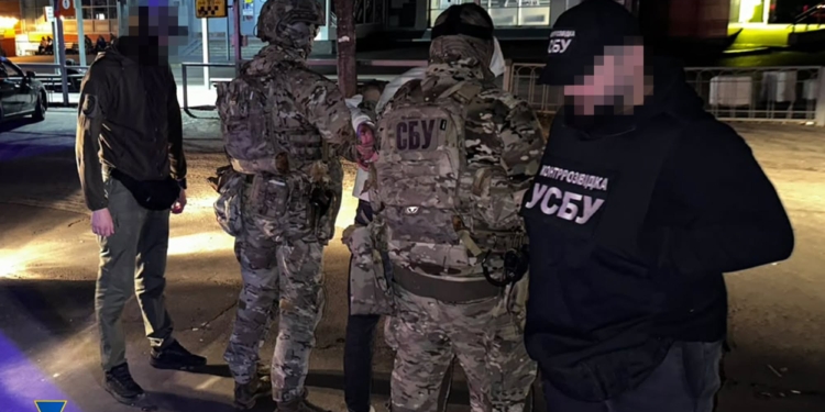 СБУ затримала у Рівному агента РФ, який намагався підірвати автобус із воїнами ЗСУ (ФОТО, ВІДЕО)