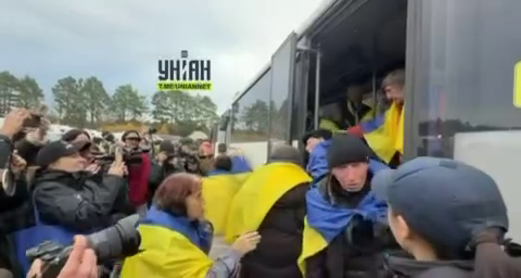Україна вітає звільнених з Олешків (ВІДЕО)