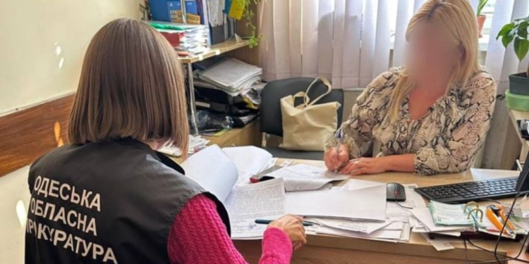 Через смерть одномісячного хлопчика від голоду на Одещині судитимуть керівницю Служби у справах дітей (ФОТО)