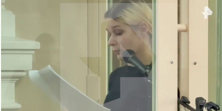 У РФ онука екс-мера Самари, яка отруїла і його, і бабусю, а потім розчленувала тіла і прокрутила через м’ясорубку, проситься на “СВО”