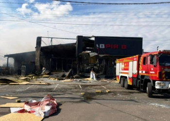 Серед білого дня рашисти ударили по супермаркету “Таврія” в Маяках (ФОТО, ВІДЕО)
