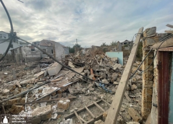 Внаслідок ракетної атаки на Миколаїв поранена жінка, зруйновано будинок, пошкоджено ще 11 (ФОТО)