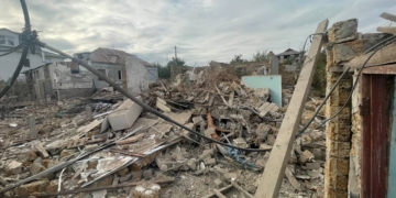 Внаслідок ракетної атаки на Миколаїв поранена жінка, зруйновано будинок, пошкоджено ще 11 (ФОТО)