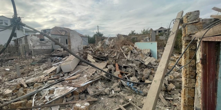 Внаслідок ракетної атаки на Миколаїв поранена жінка, зруйновано будинок, пошкоджено ще 11 (ФОТО)