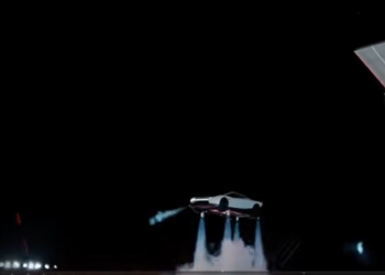 Tesla випустить літаючий спорткар Roadster з ракетними двигунами SpaceX – вже показали, як це (ВІДЕО)