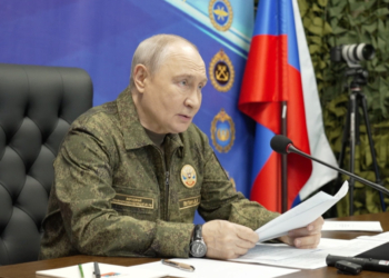 Путін знову вдягнув камуфляж – рапортував про успіхи армії РФ, перебільшив їх у 45 разів