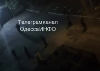 В Одесі роми штурмували ТЦК, щоб звільнити “циганського барона” (ВІДЕО)