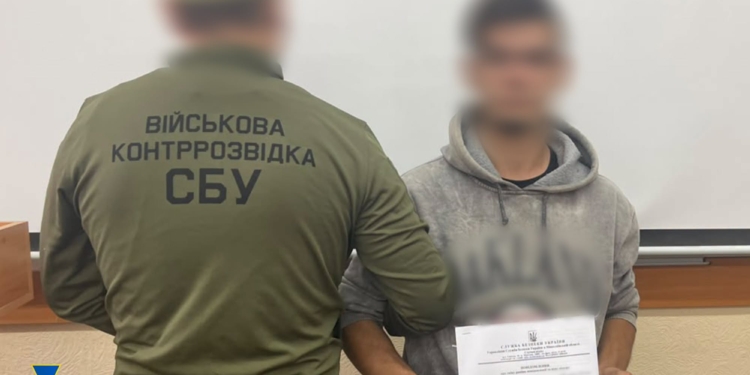 СБУ викрила на Миколаївщині матроса-дезертира, який «засвітив» у ТікТок позиції ракетних комплексів ВМС ЗСУ